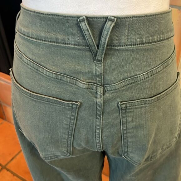 Veronica Beard Carson Ankle Flare High Rise, Green Garden Topiary, size 31 - Picture 6 of 11